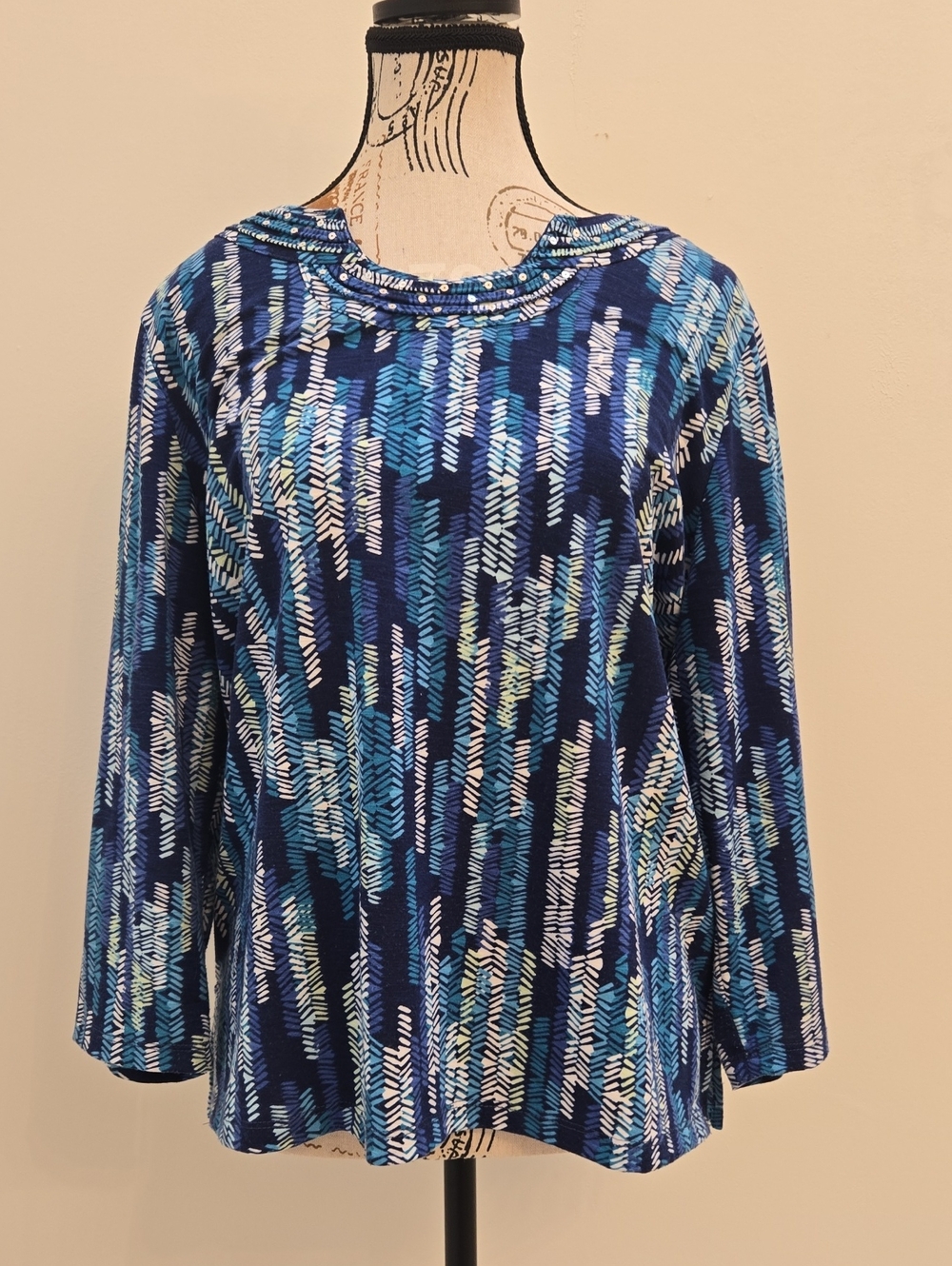 Alfred Dunner Blue Patterned Long-Sleeve Women’s Top In Size Medium